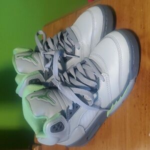 Boys Jordan size 4